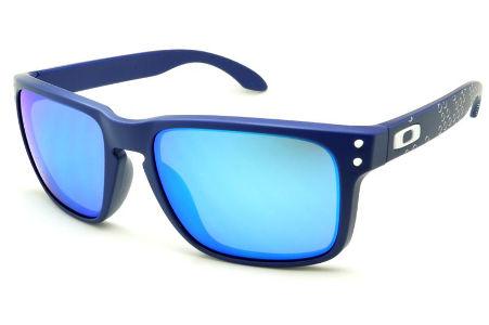 Óculos de sol Oakley OO 9102 Holbrook azul com haste bolha e detalhe branco