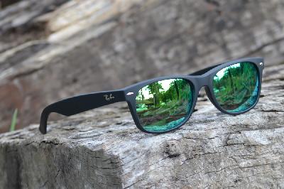 Óculos Ray-Ban New Wayfarer RB 2132 preto fosco com lente espelhada verde