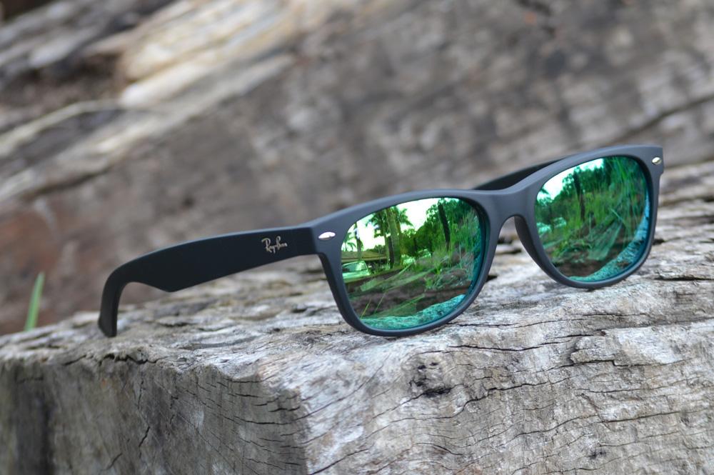 https://www.oticanamoda.com.br/figuras/Oculos-Ray-Ban-New-Wayfarer-RB2132-preto-fosco-com-lente-espalhada-verde-2a4d8phj437focv43v085sngi2.jpeg