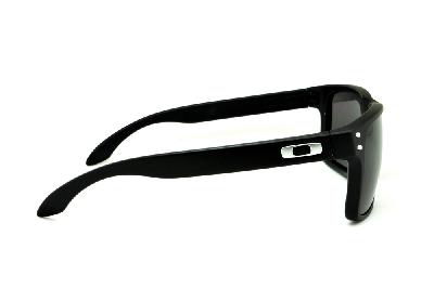 Óculos de sol masculino quadrado Oakley Holbrook acetato preto e lentes cinza modelo esportivo