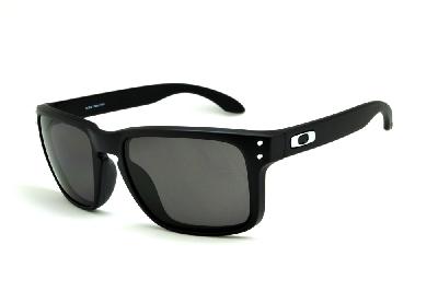 Óculos de sol masculino quadrado Oakley Holbrook acetato preto e lentes cinza modelo esportivo